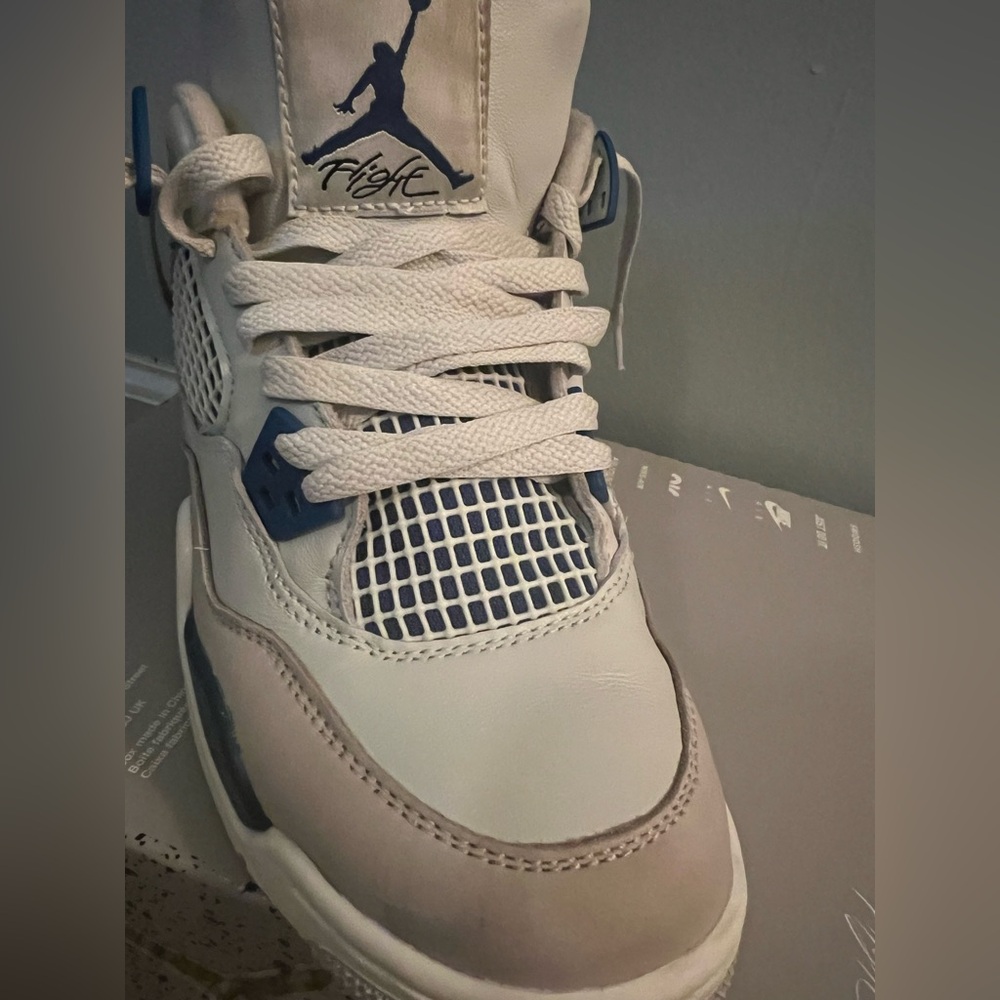 Air Jordan 4 Retro Military Blue
